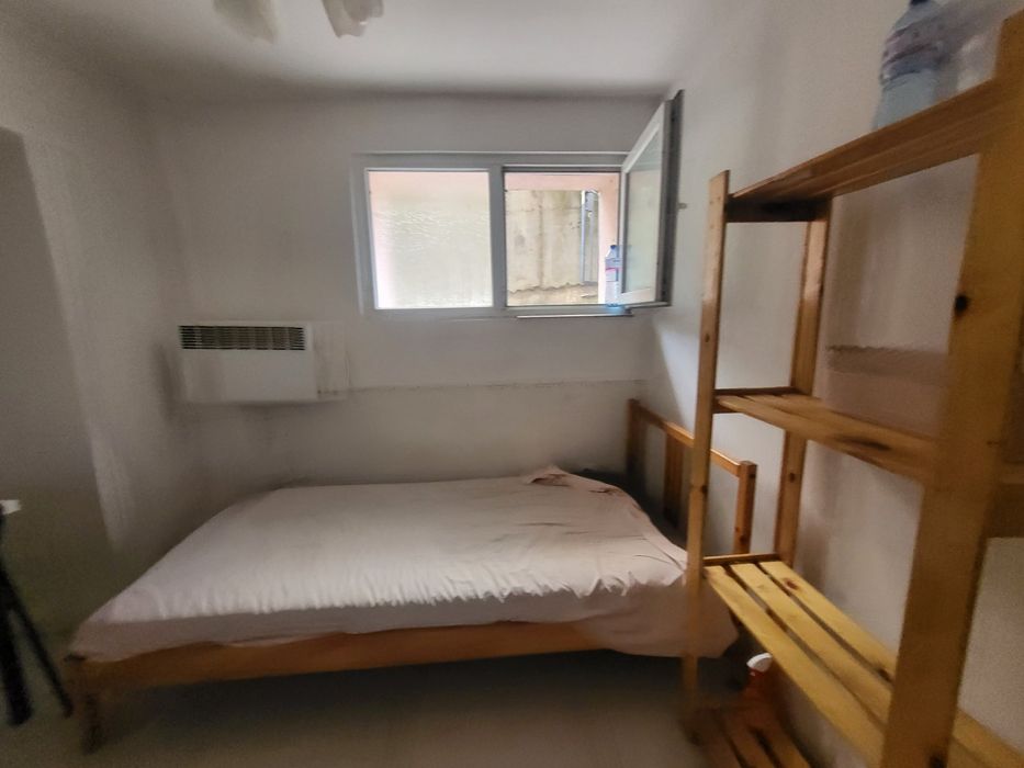 обзаведена стая Лозенец до метро Европейски съюз за момиче / жена.