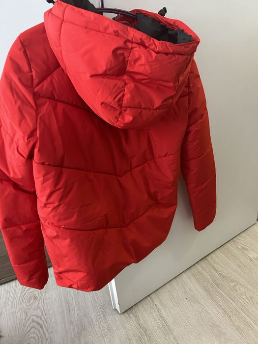 Дамско червено яке