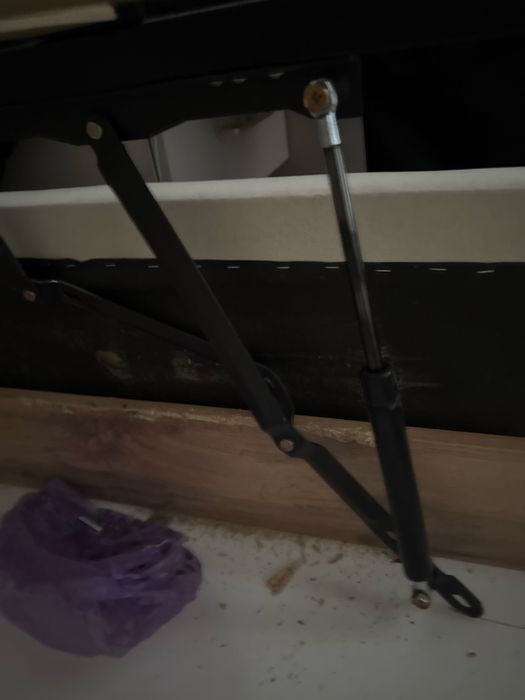 Кровать с боковыми тумбочками