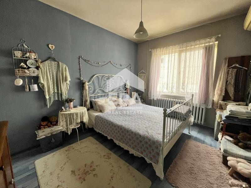 Артистичен тристаен апартамент в  сърцето на кв. Оборище