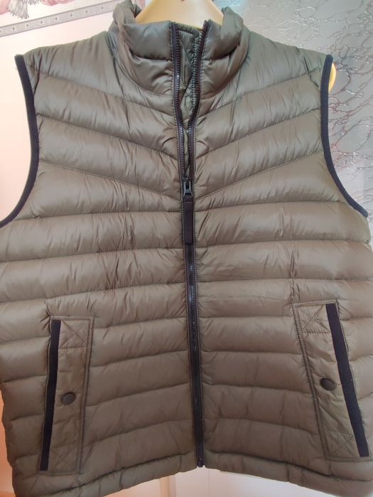 Елек Hugo boss размер 50 с пух обличан веднъж