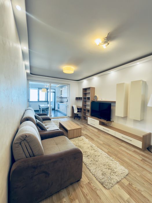 Apartament cu 3 camere de inchiriat in zona Tractorul Coresi Mall la Isaran,et 9/10 cu loc de parcare privat