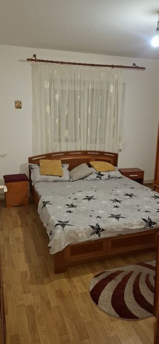 P.F Închiriez apartament Broșteni zona Banca Transilvania
