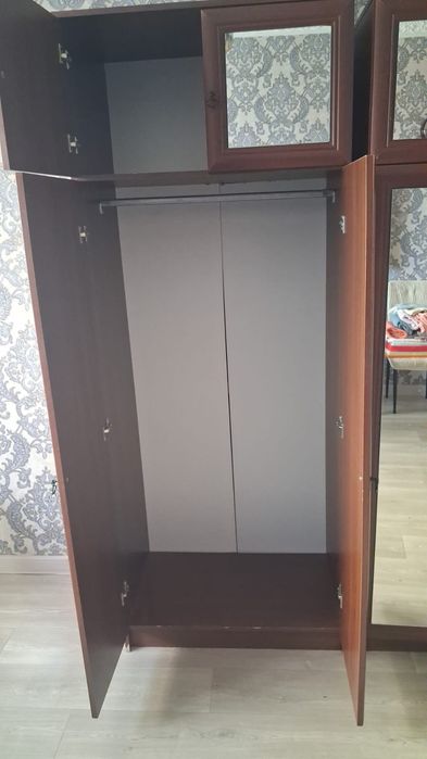 Шифоньер б/у в хорошем состоянии