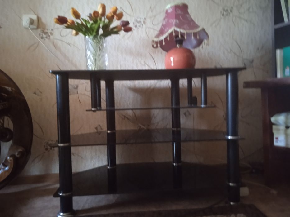 Стеклянная подставка для ТВ и прочего