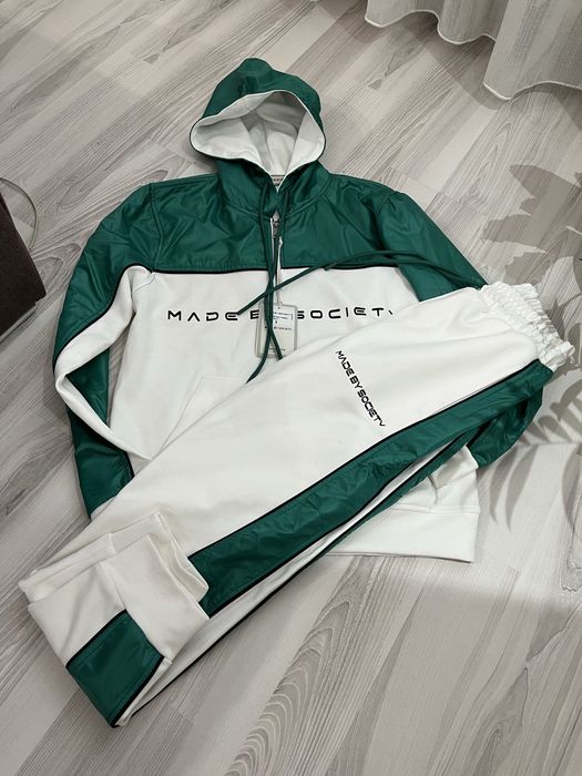 Compleu Made by Society