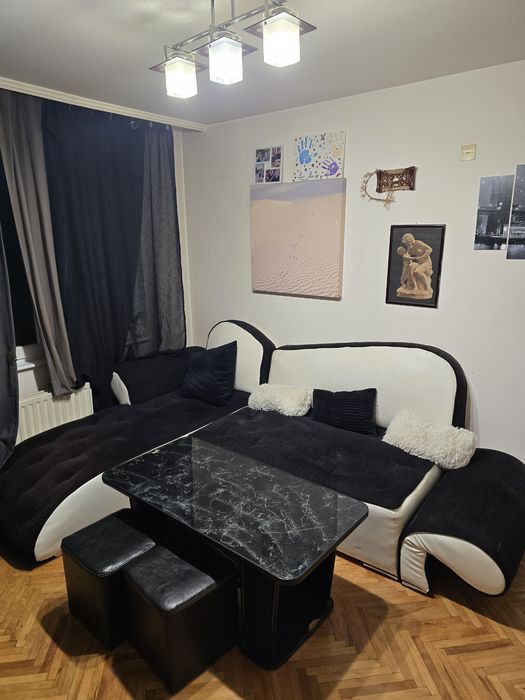 Лукс диван плус функция сън плус маса и кожени таборетки . Топ оферта