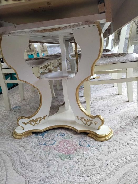 Продам стол и стулья 300 000