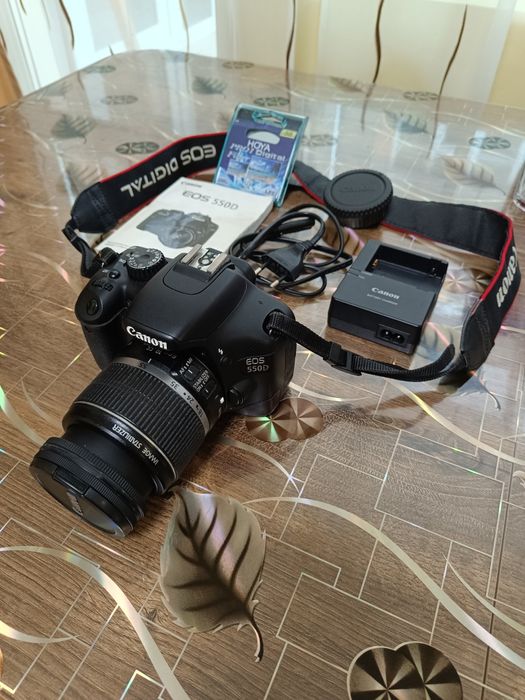 Фотоапарат Canon EOS 550D+обектив