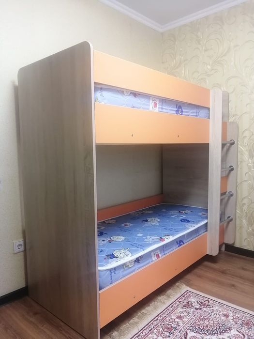 Двухярусная кровать б/у