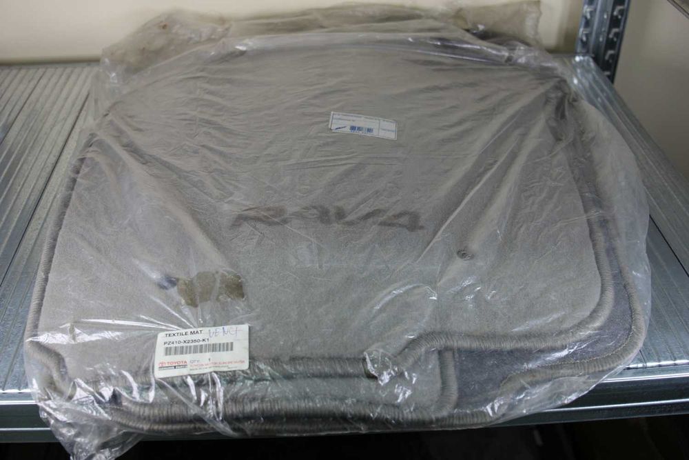 Оригинални нови стелки Toyota Rav4 2005г.-2012г.