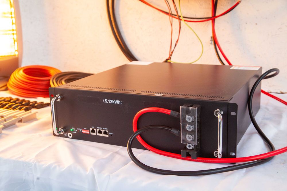 Kit sistem fotovoltaic invertor 7 KW + baterie LIFEPO4 5 KW + 8 panouri 445 W