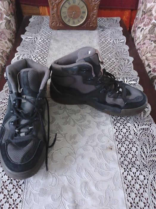 Продам мужские ботинки