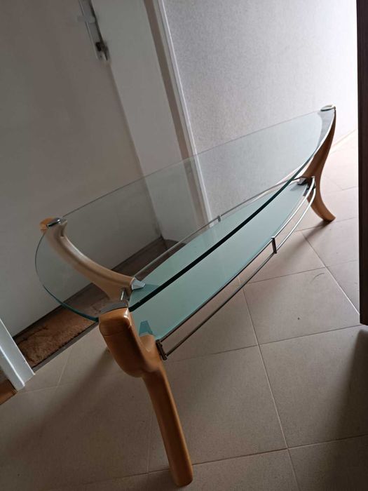 Стъклена холна маса