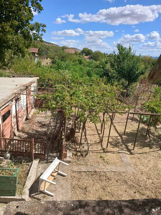 Продава се вила на Маркова могила, гр Червен бряг