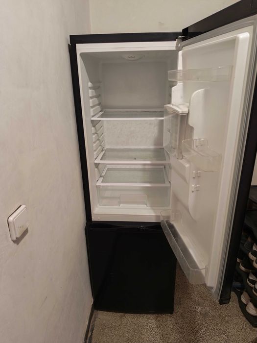 Хладилник Neo с диспенсър