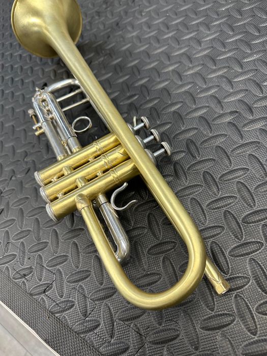 Trompetă Bach Stradivarius 37 RAW brass