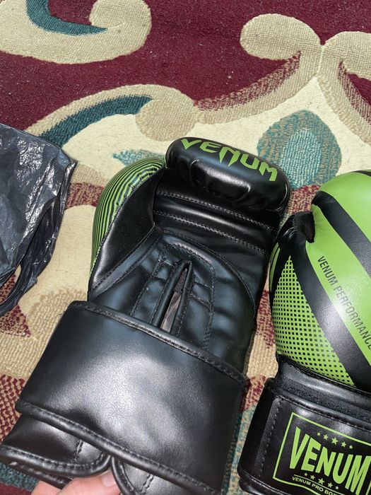 Перчатки для бокса