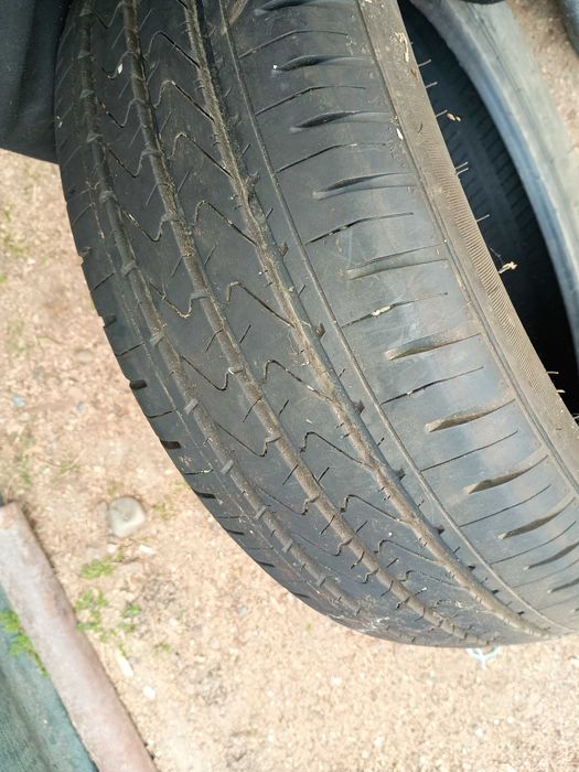 Vând 4 anvelope de vara 205/65/R15C, 450 lei