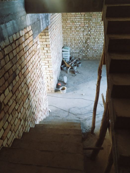 Уч қахрамонда каропка сотилади тўрт ярим сотка 7-10 хоналик