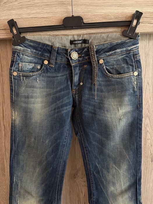 Подарявам Нови дамски дънки на марката DENNY ROSE размер XS