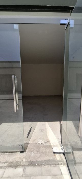 Urganch tuman dehqon bozorida 2 doʻkon sotiladi