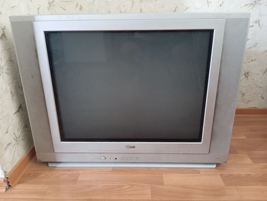 Телевизор LG отдам даром