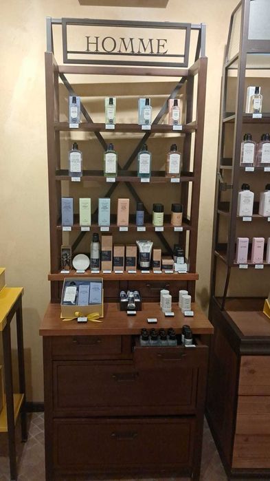 Продам мебель для магазина