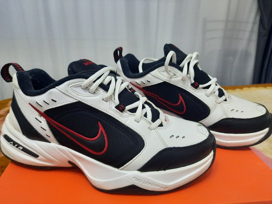 Vand adidași Nike