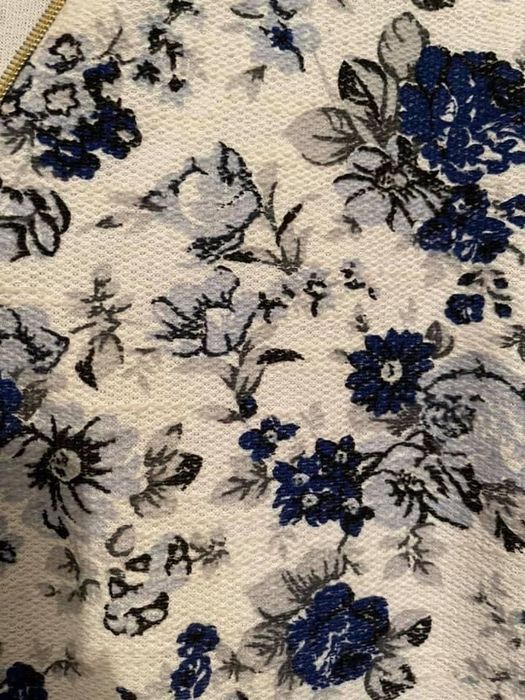 Луксозна Есенна памучна рокличка VIP бяла със сини цветчета&ципче