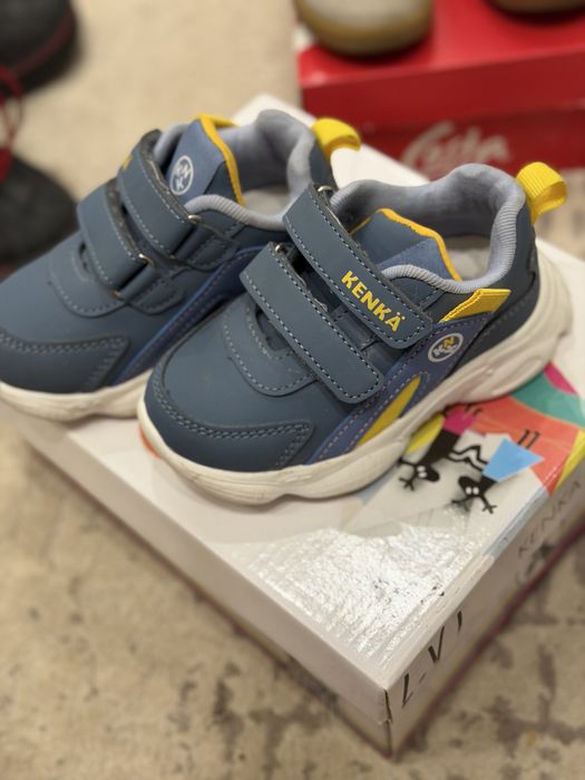 Детские кроссовки