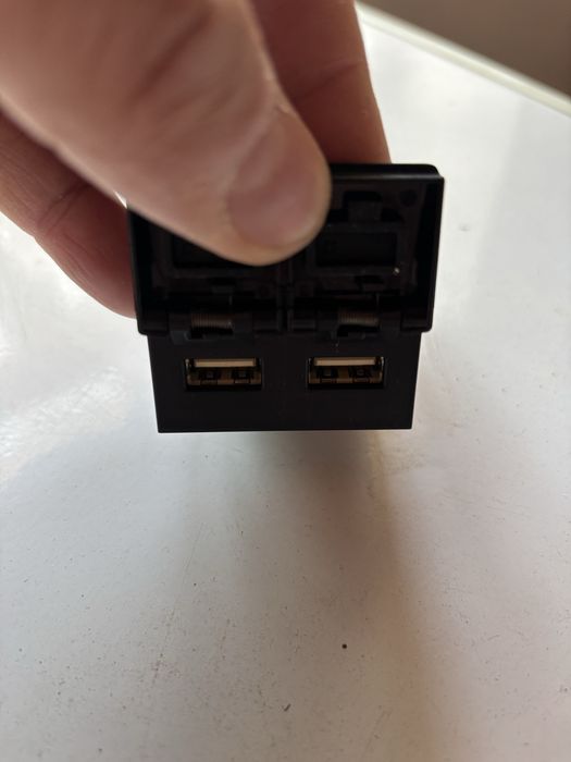 Usb порт для зарядки Toyota