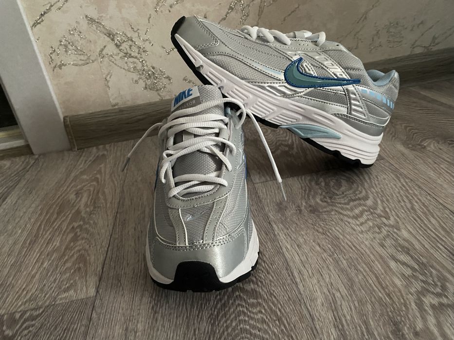 Продажа кросовак 15к возможно торг