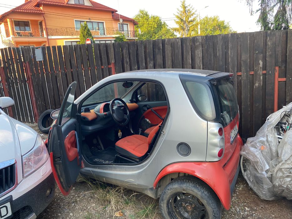 Vând Smart fortwo benzină
