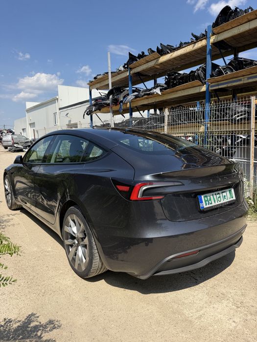 TESLA Model 3 2023 — imagine 4