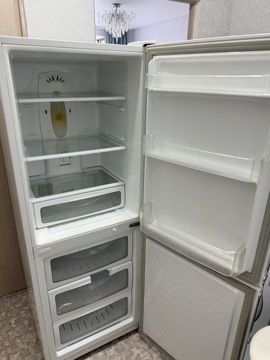 Продам Холодильник Машинку LG