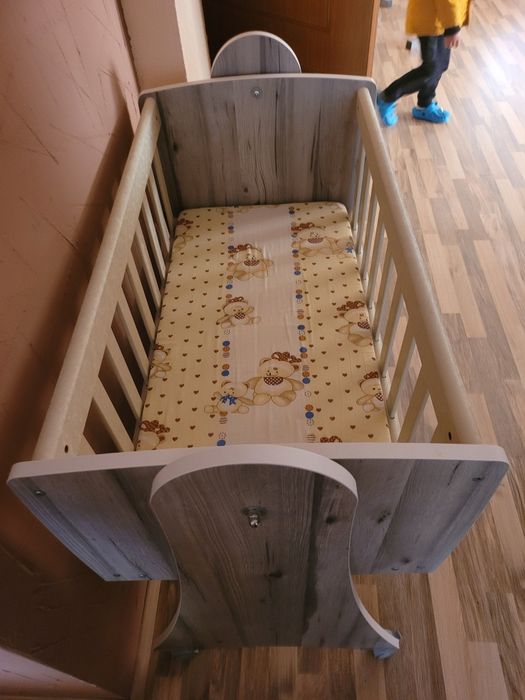 Люлееща кошара + подарък