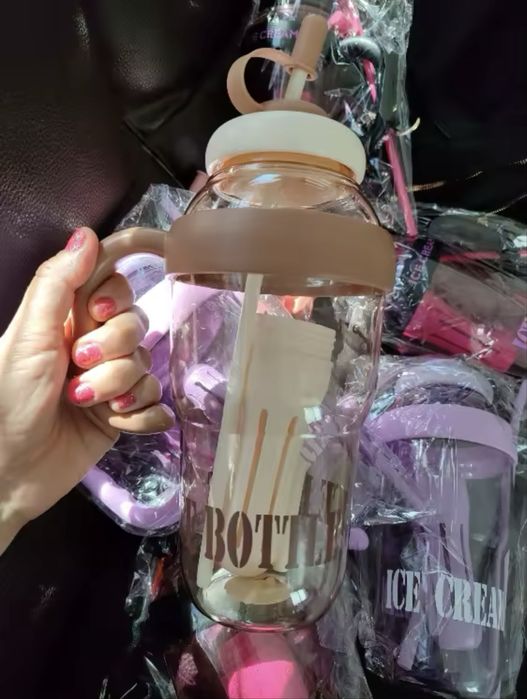 термос со стеклянными соломинками