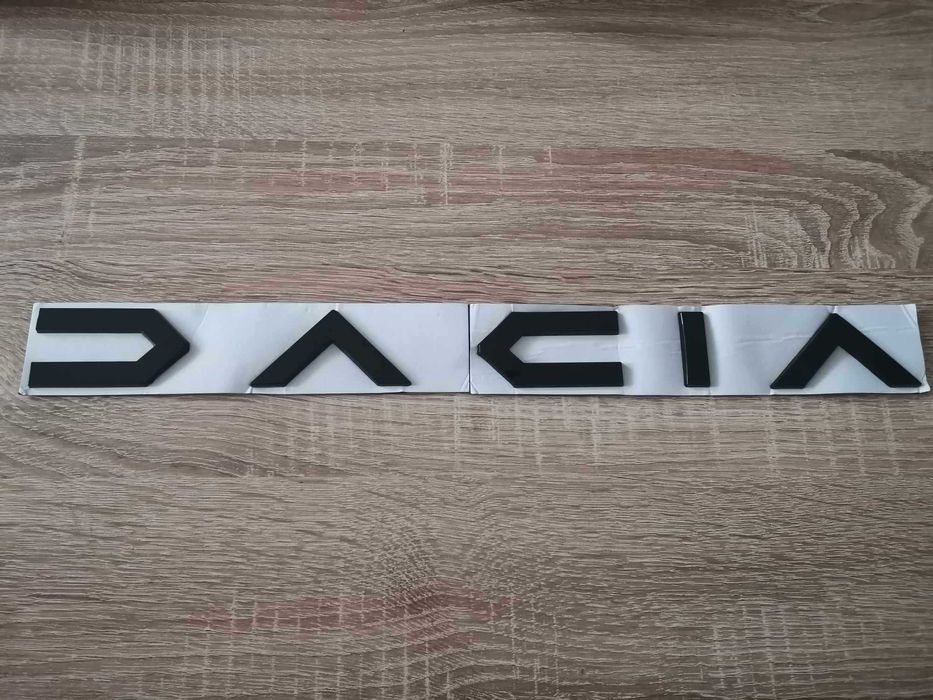 черен надпис Дачия Dacia нов стил