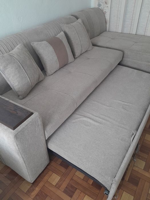 Продаётся диван.