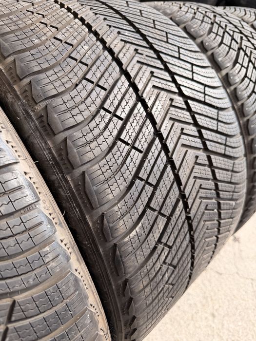 Set anvelope 295/30R20 si 245/35R20 Michelin Iarna