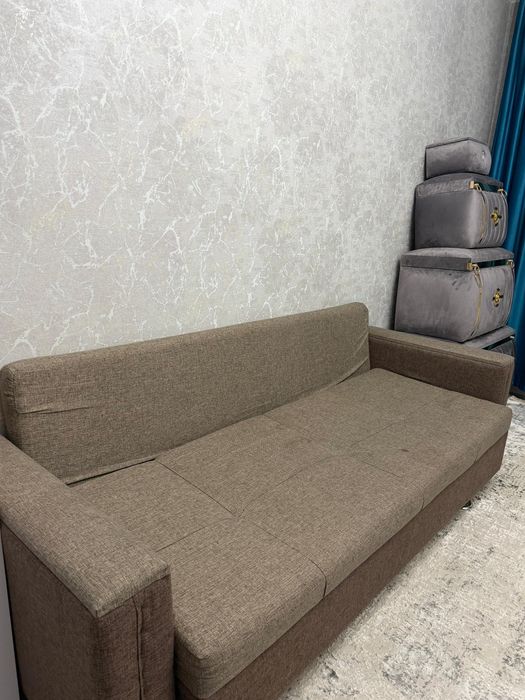 Диван.           .