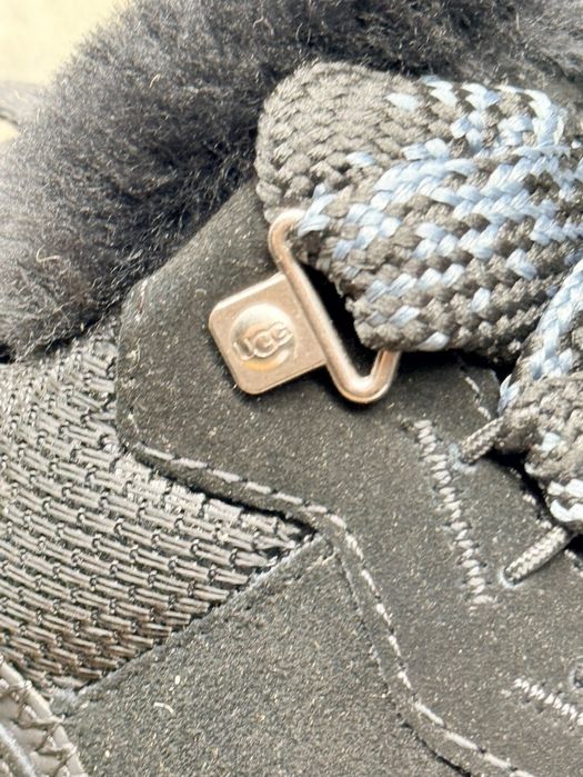 UGG Lowmel Negri Noi, in cutie