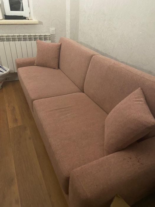 Диван хорошего качества.