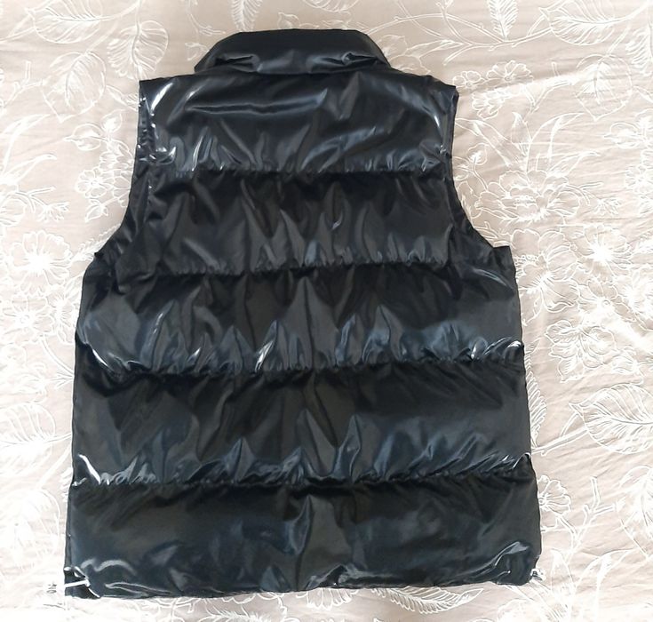 Черен лъскав елек