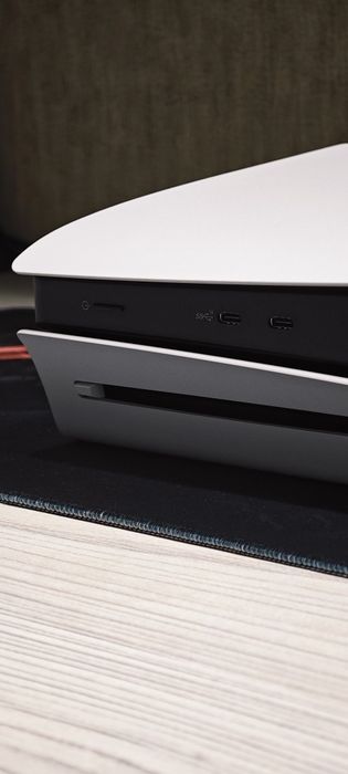 PlayStation 5 (PS5) 1TB + аксессуар