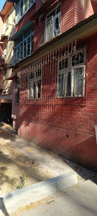 Продаётся под нежилой помищенияа цена викуп чиланзар 12кв