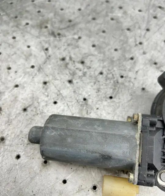 Motoras macara geam fata stanga 676283620630 676283620630 BMW Seria 3
