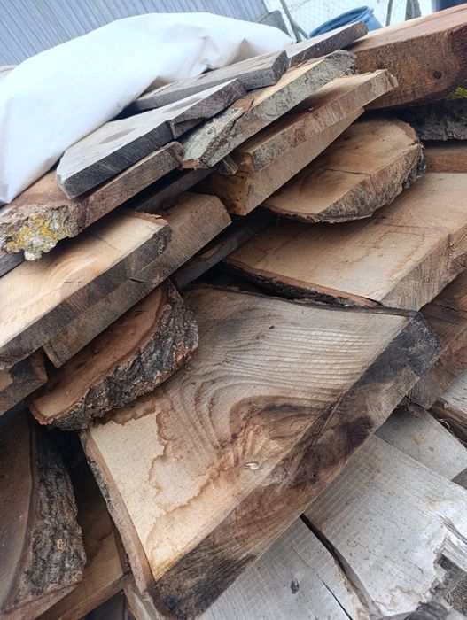 Vând lemn de nuc uscat