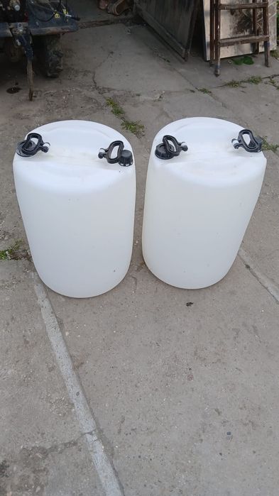 Vand bidoane de 60l 35lei buc